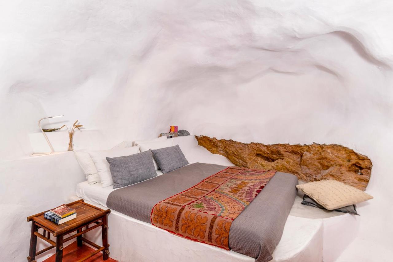 Traditional Farmers Caves Emporio  المظهر الخارجي الصورة