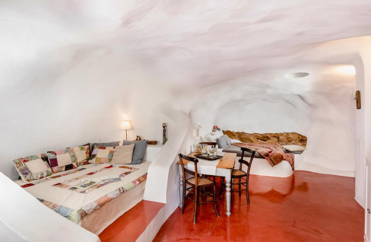 Traditional Farmers Caves Emporio  المظهر الخارجي الصورة