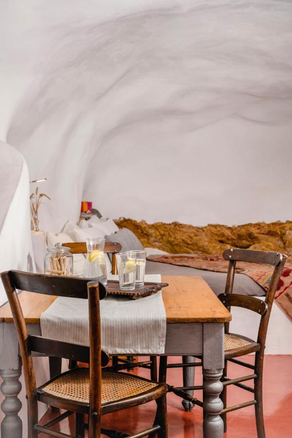 Traditional Farmers Caves Emporio  المظهر الخارجي الصورة