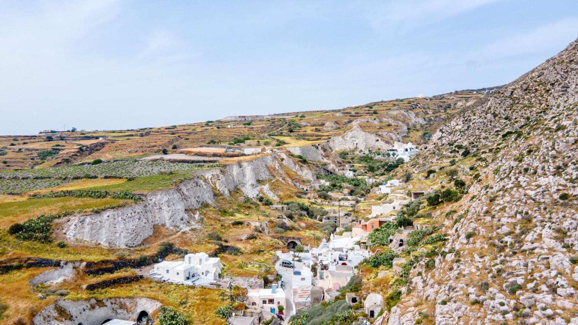 Traditional Farmers Caves Emporio  المظهر الخارجي الصورة