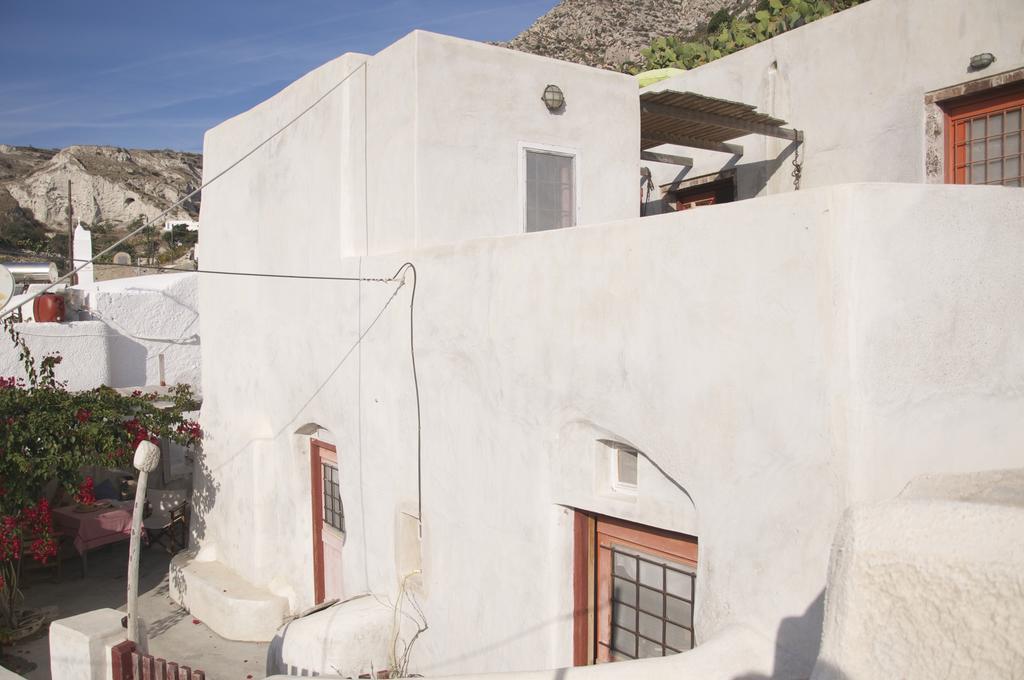 Traditional Farmers Caves Emporio  المظهر الخارجي الصورة