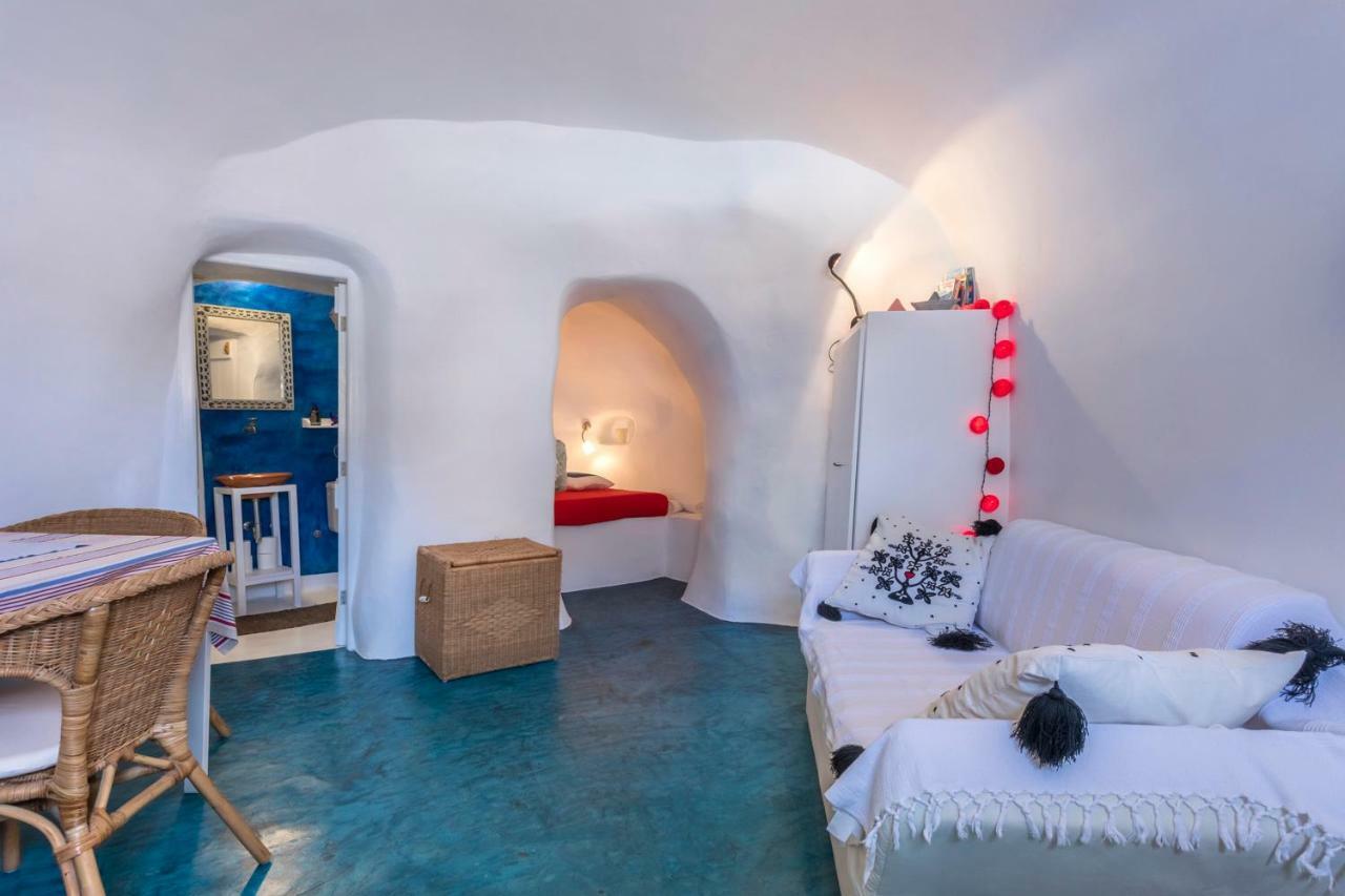 Traditional Farmers Caves Emporio  المظهر الخارجي الصورة